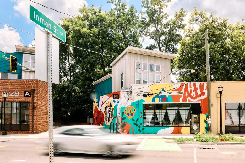 Mesh Banners and Building Wraps: Large-Scale Outdoor Branding for Atlanta Construction Sites and Venues